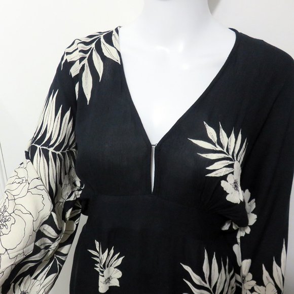 Billabong Women’s Beach Cover-Up, Black with Tan/Beige Flowers Sz Large - Picture 4 of 8